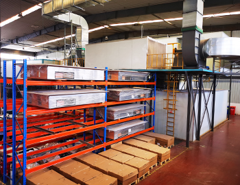 Línea de ensamblaje Área de productos terminados y superiores