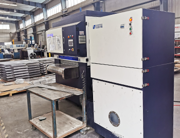 Máquina desbarbadora